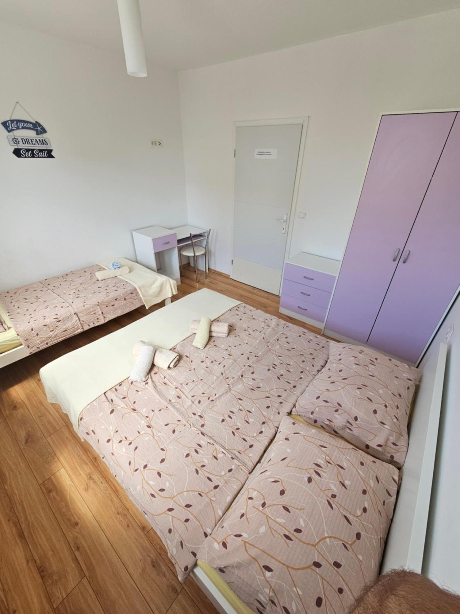 Apartments Lara ドルヴェニク エクステリア 写真