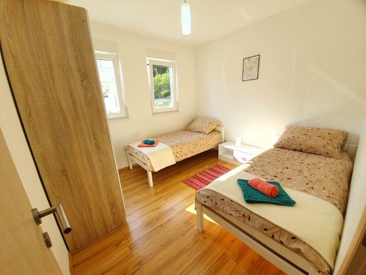Apartments Lara ドルヴェニク エクステリア 写真