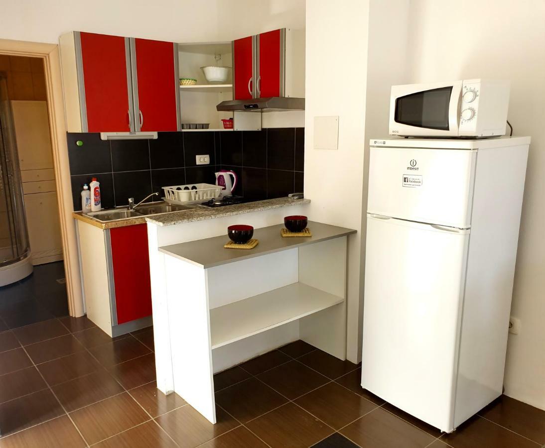 Apartments Lara ドルヴェニク エクステリア 写真