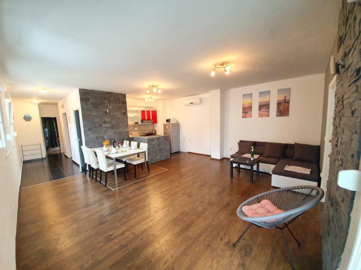 Apartments Lara ドルヴェニク エクステリア 写真