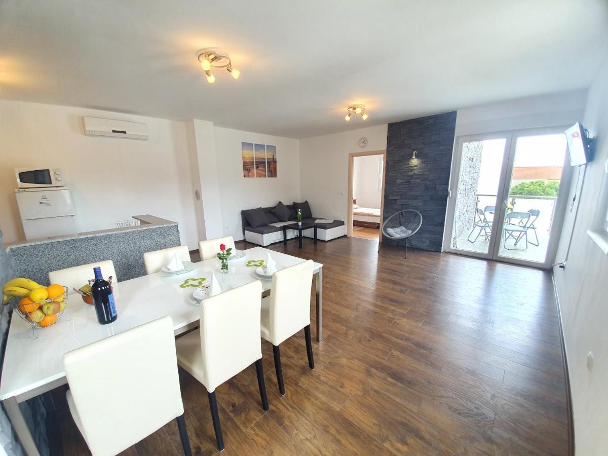 Apartments Lara ドルヴェニク エクステリア 写真