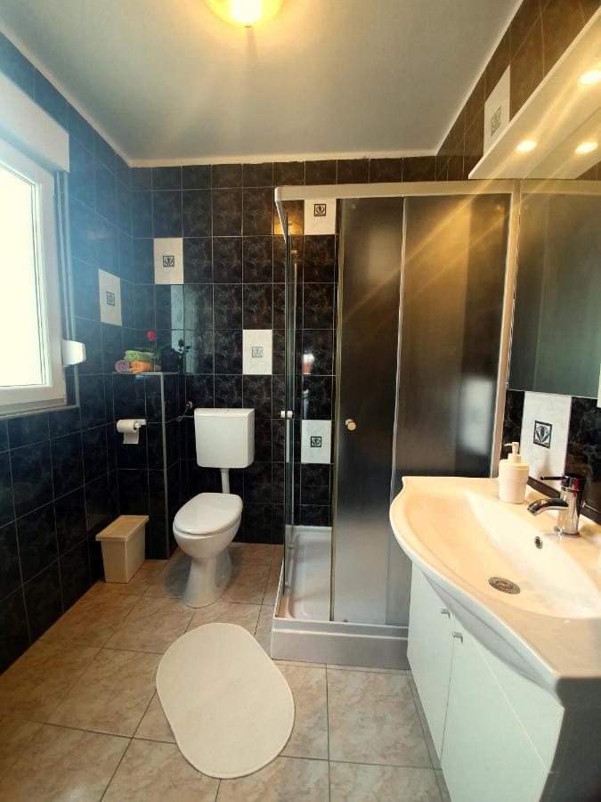 Apartments Lara ドルヴェニク エクステリア 写真