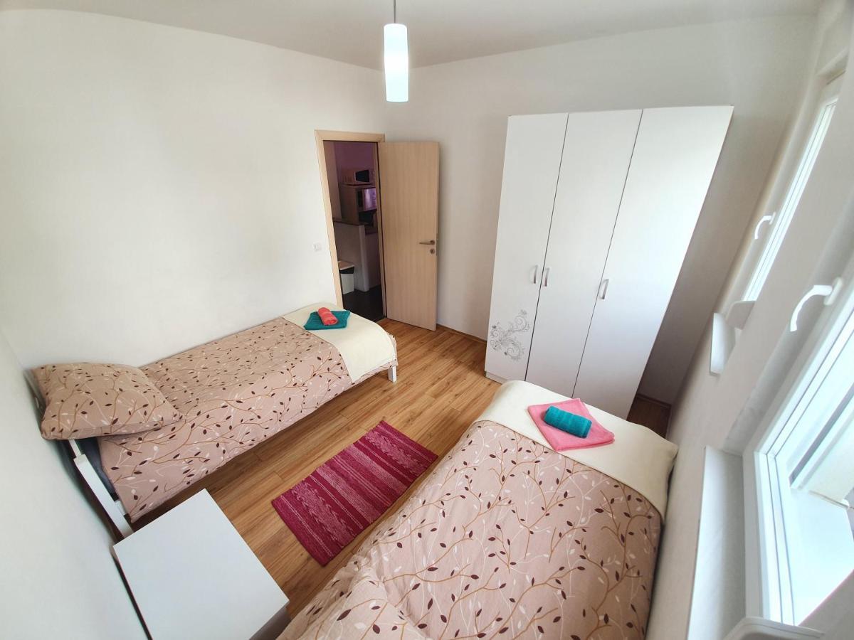 Apartments Lara ドルヴェニク エクステリア 写真